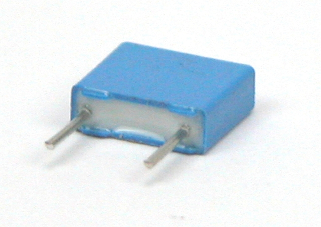 MKT Kondensator 1uF/63V 10% e=5mm