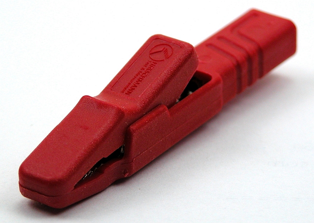 Crocodileclip isolated ø4mm red - Heavy-duty 25A/300V