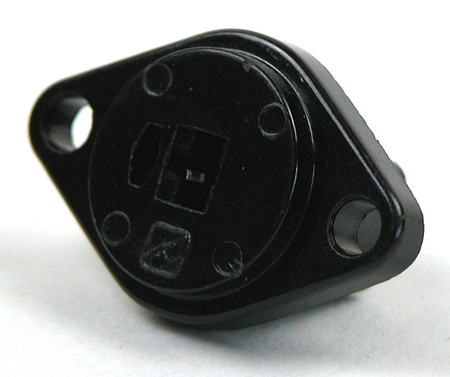 Loudspeaker receptable panelmount - solder