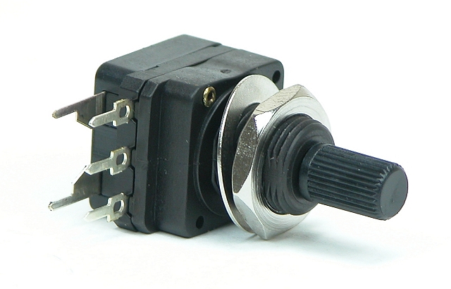 Potmeter met ø6mm as plastic mono-lineair 4M7 + schakelaar