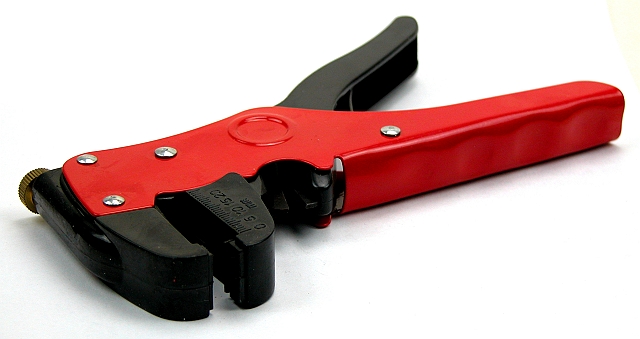 Automatically wire stripper